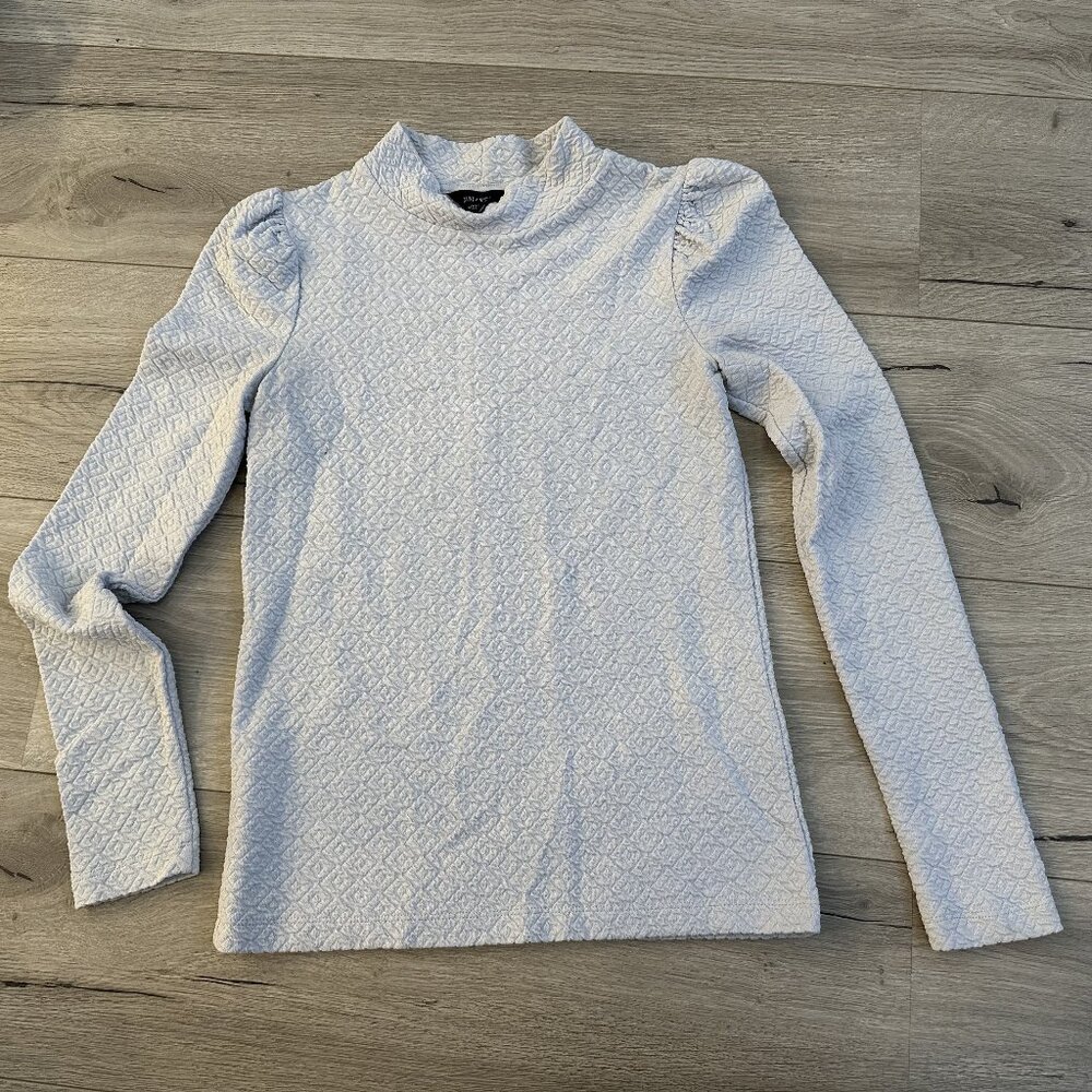 Women's Saint + Sofia Light Blue Long-sleeve Shirt. Size 2.
